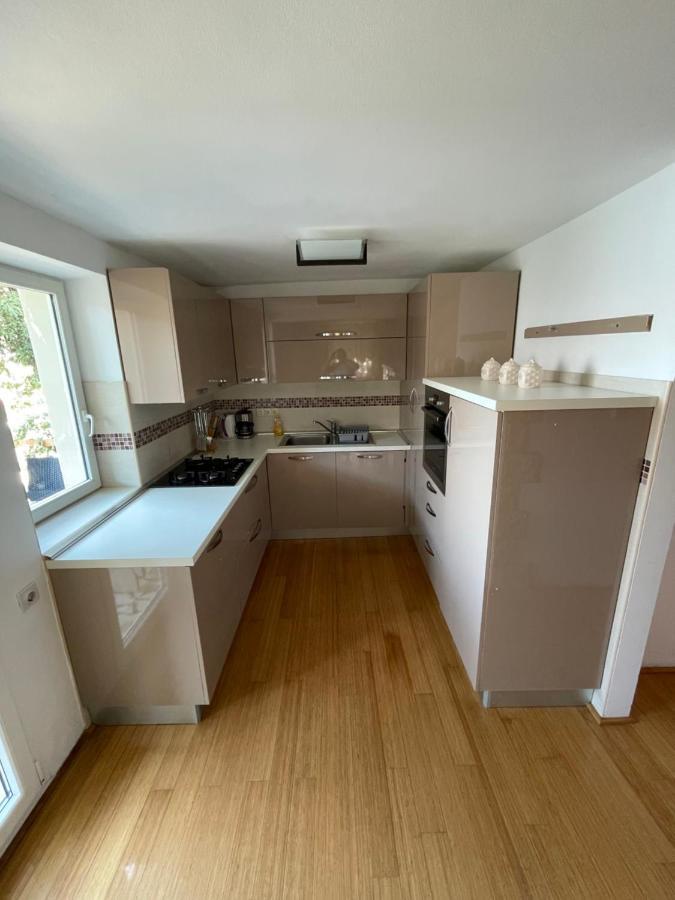 Apartment Victoria Стара Башка Экстерьер фото