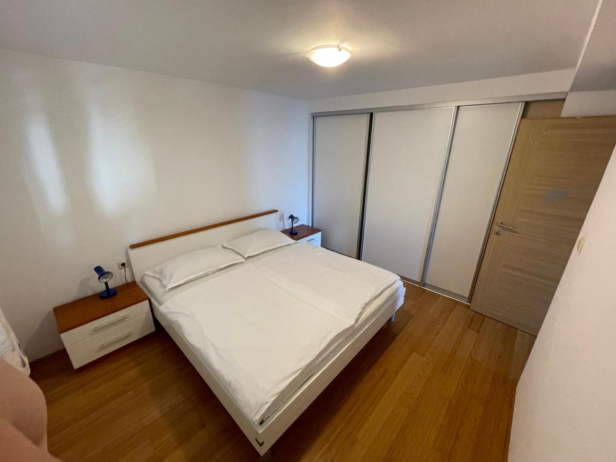 Apartment Victoria Стара Башка Экстерьер фото